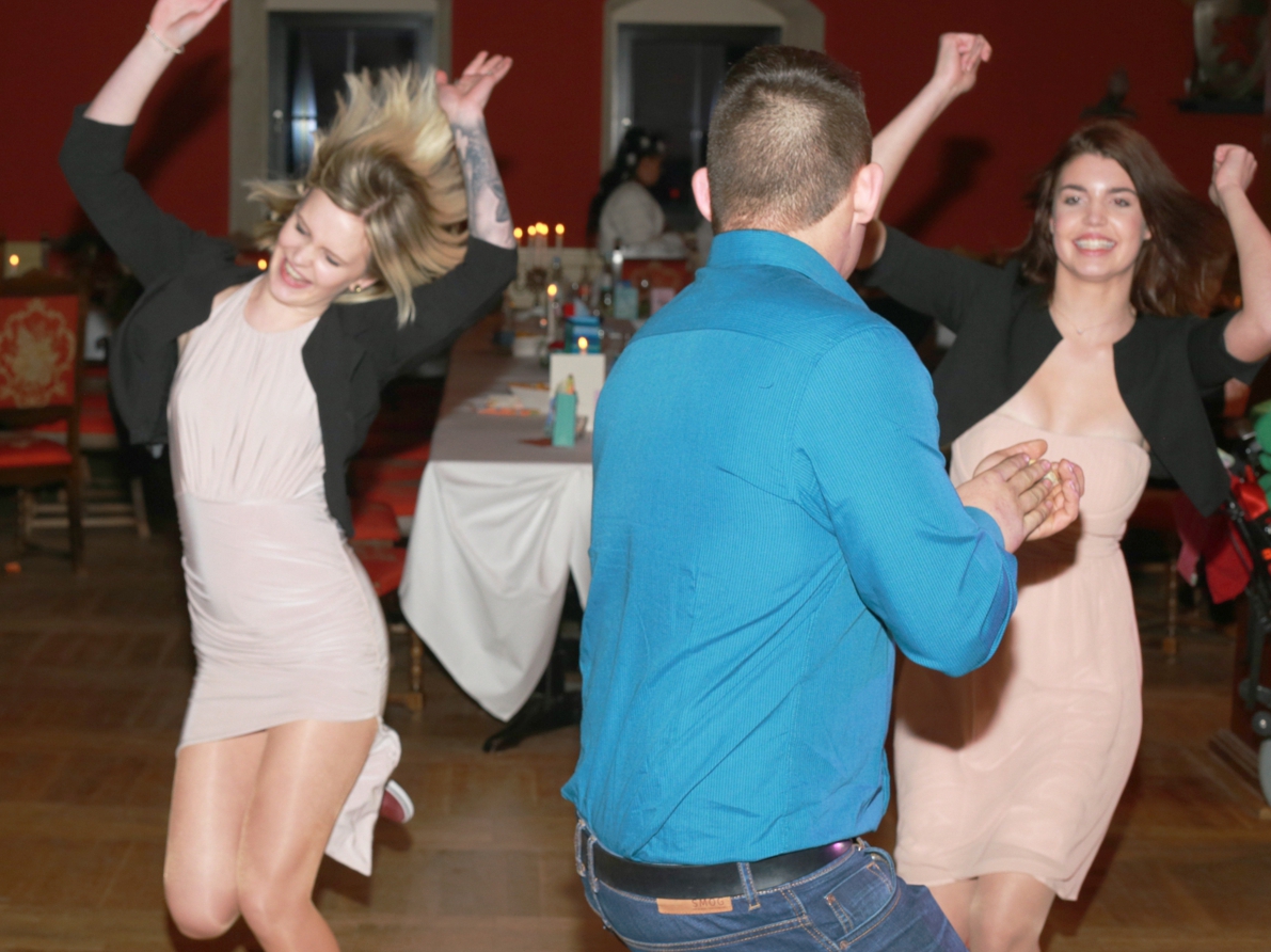Party feiern, ausgelassen Tanzen