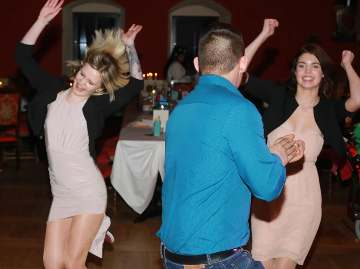 Polterabend mit Polterabendparty - Tanzen und Feiern